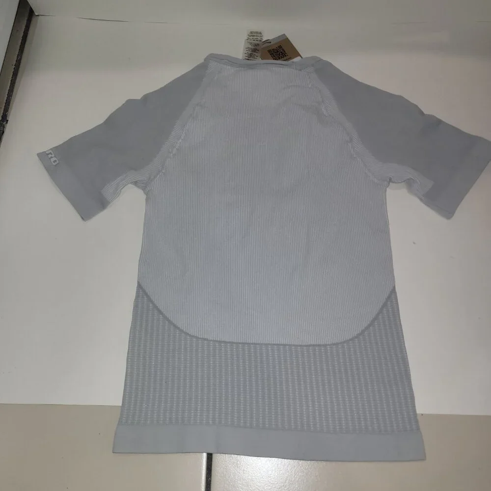 Giro Women's Chrono Short Sleeve Base Layer, White, Size S/M Retail $75 - Picture 7 of 12